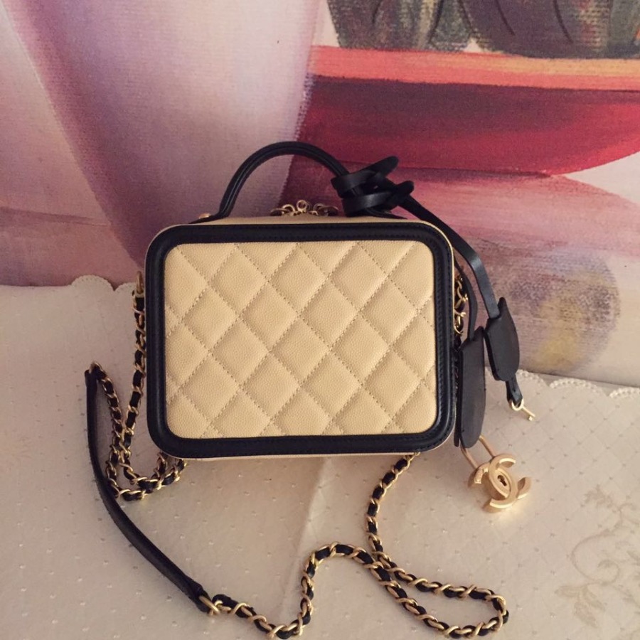 A93342 small vanity case, Chanel Handbag