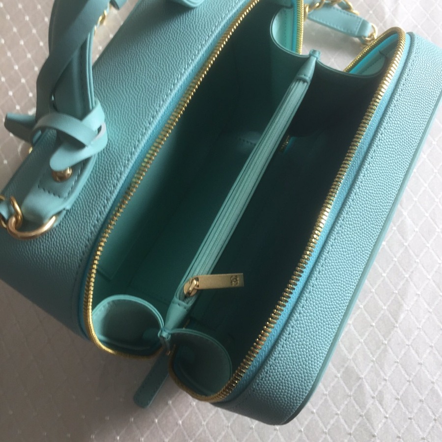 A93343 vanity case, Chanel Handbag