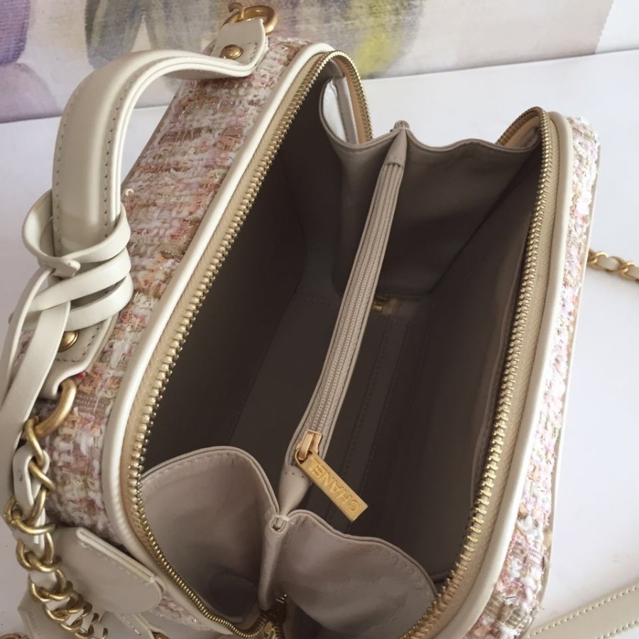 A93343 vanity case, Chanel Handbag