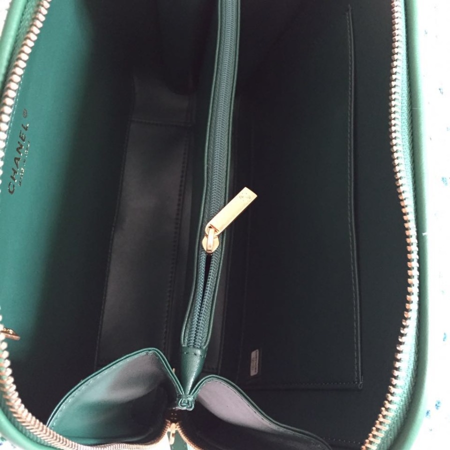 A93343 vanity case, Chanel Handbag