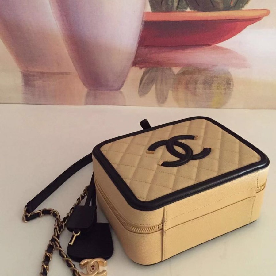 A93343 vanity case, Chanel Handbag