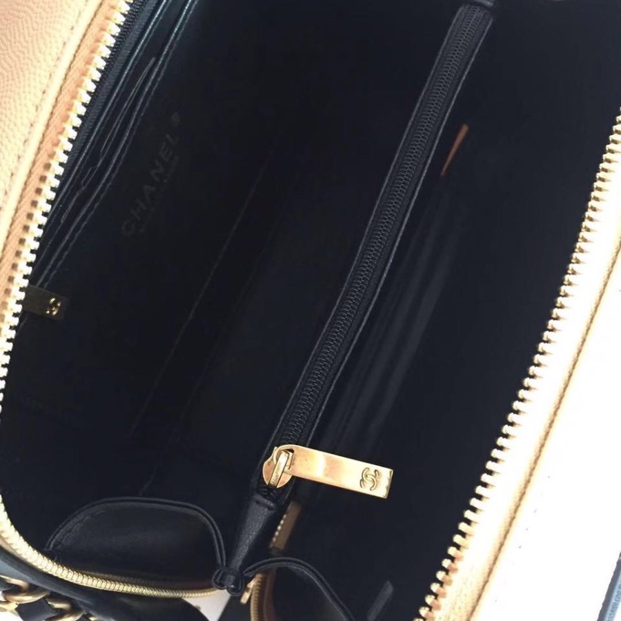A93343 vanity case, Chanel Handbag
