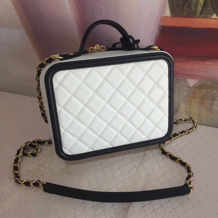 A93343 vanity case, Chanel Handbag