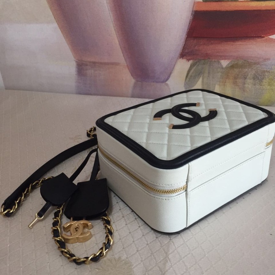 A93343 vanity case, Chanel Handbag