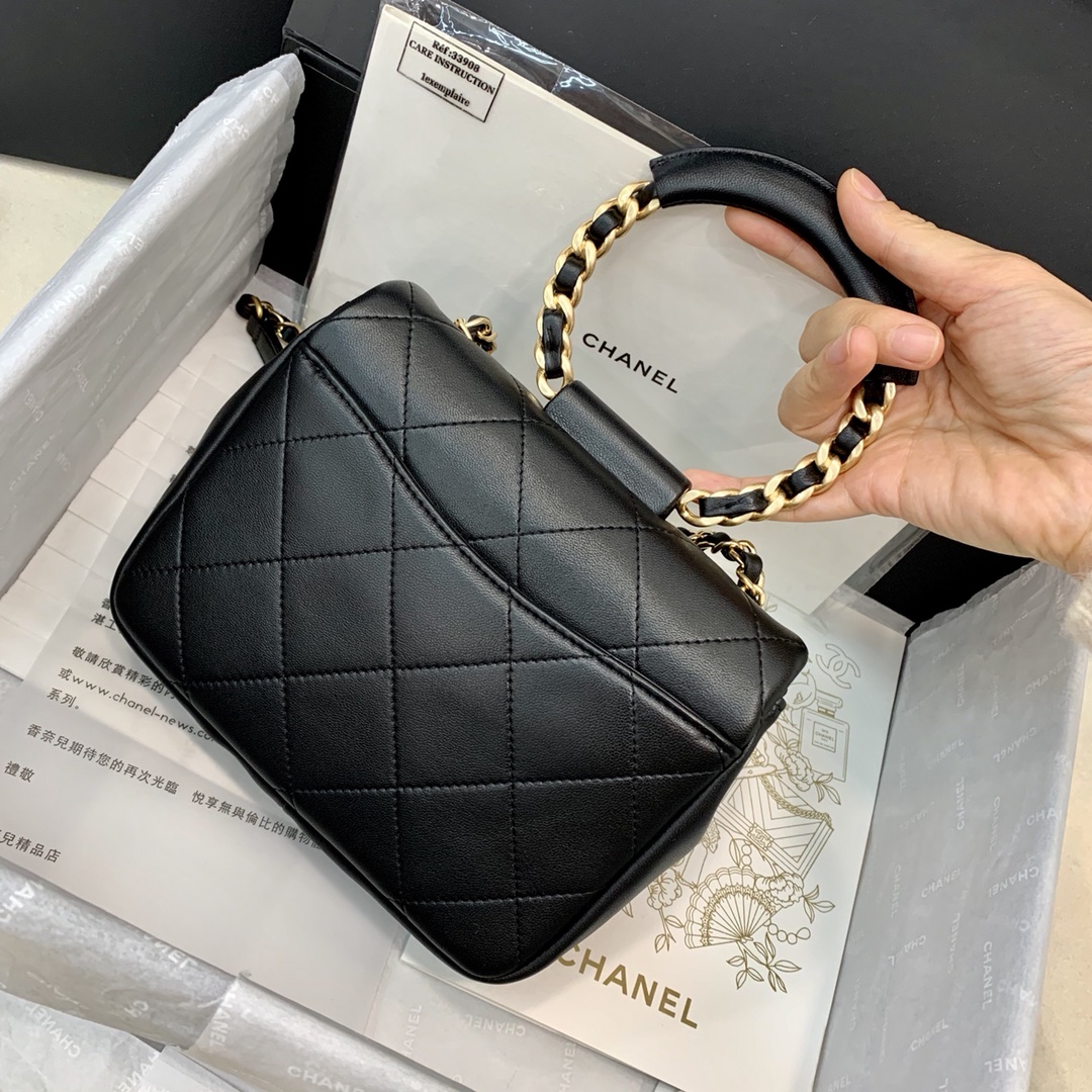 AS1357 small flap bag, Lambskin & Gold Metal CHANEL