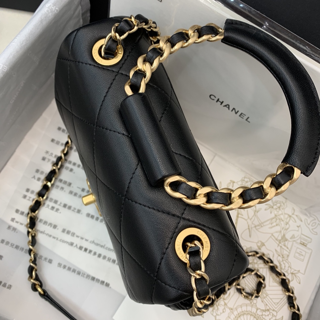 AS1357 small flap bag, Lambskin & Gold Metal CHANEL