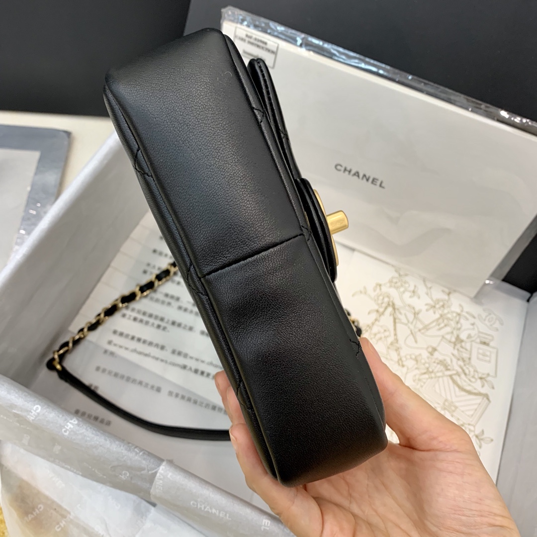 AS1357 small flap bag, Lambskin & Gold Metal CHANEL