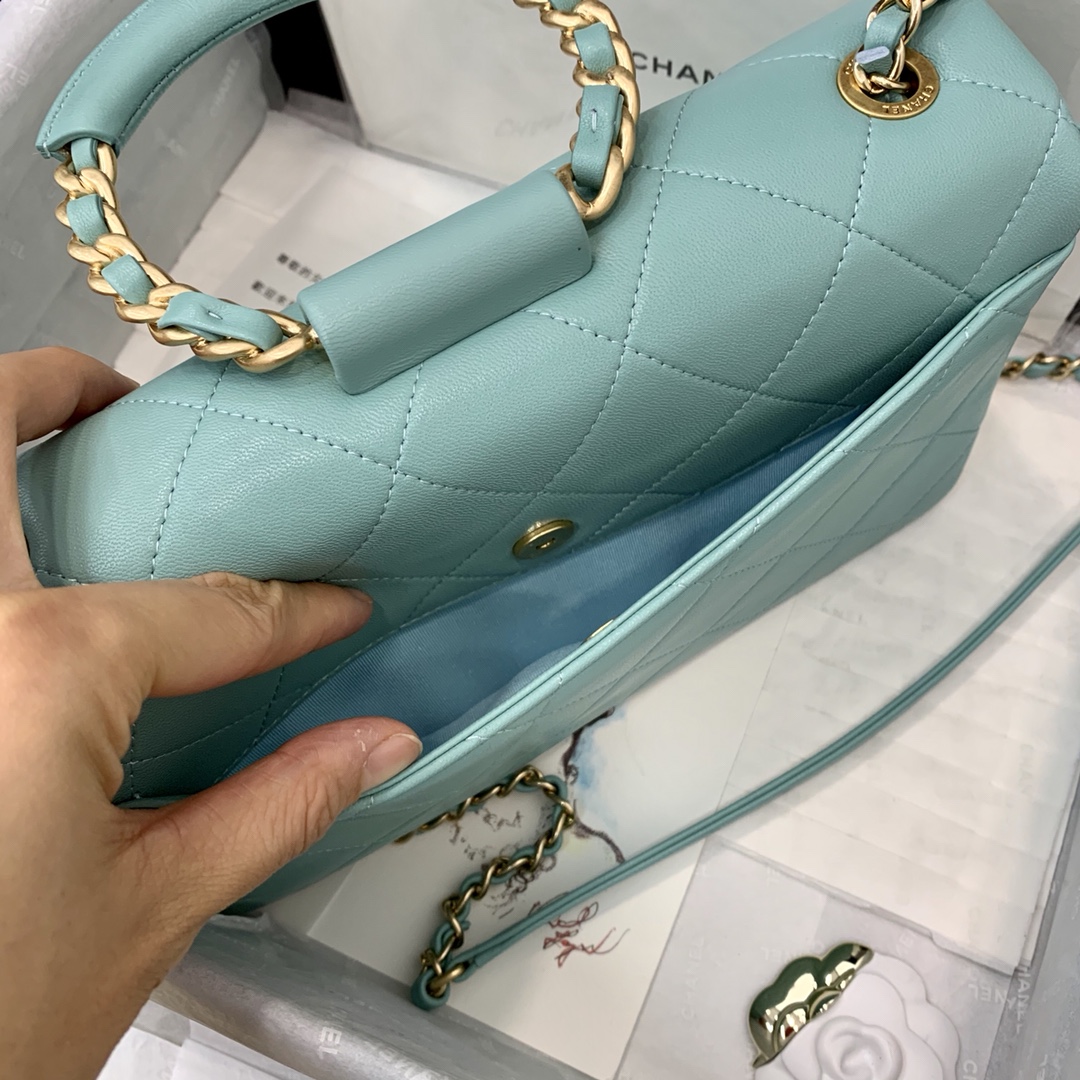 AS1358 flap bag, Lambskin & Gold Metal, CHANEL