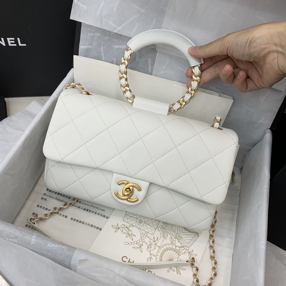 AS1358 flap bag, Lambskin & Gold Metal, CHANEL