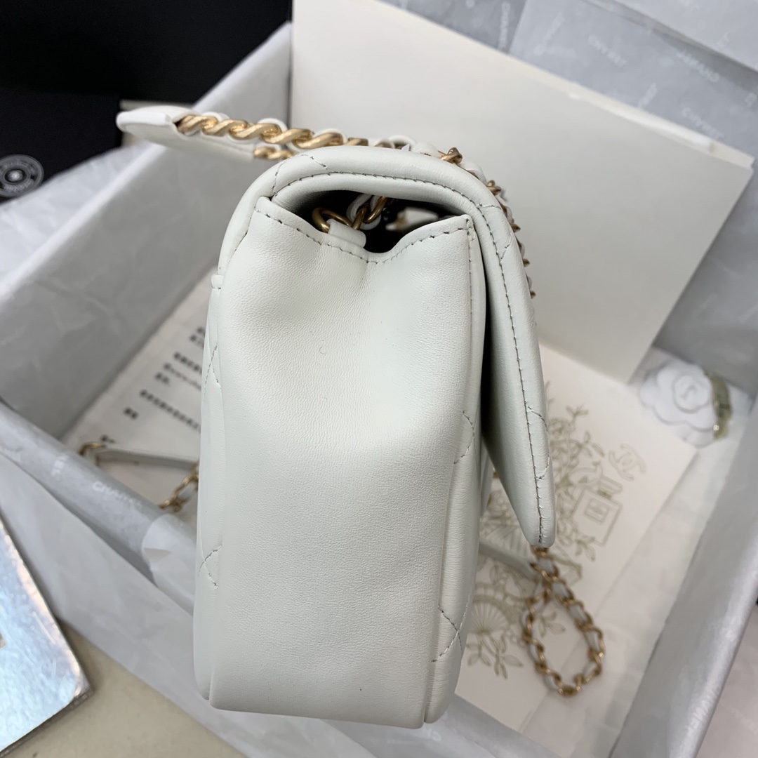AS1358 flap bag, Lambskin & Gold Metal, CHANEL