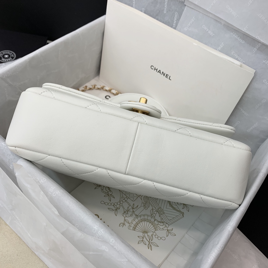 AS1358 flap bag, Lambskin & Gold Metal, CHANEL