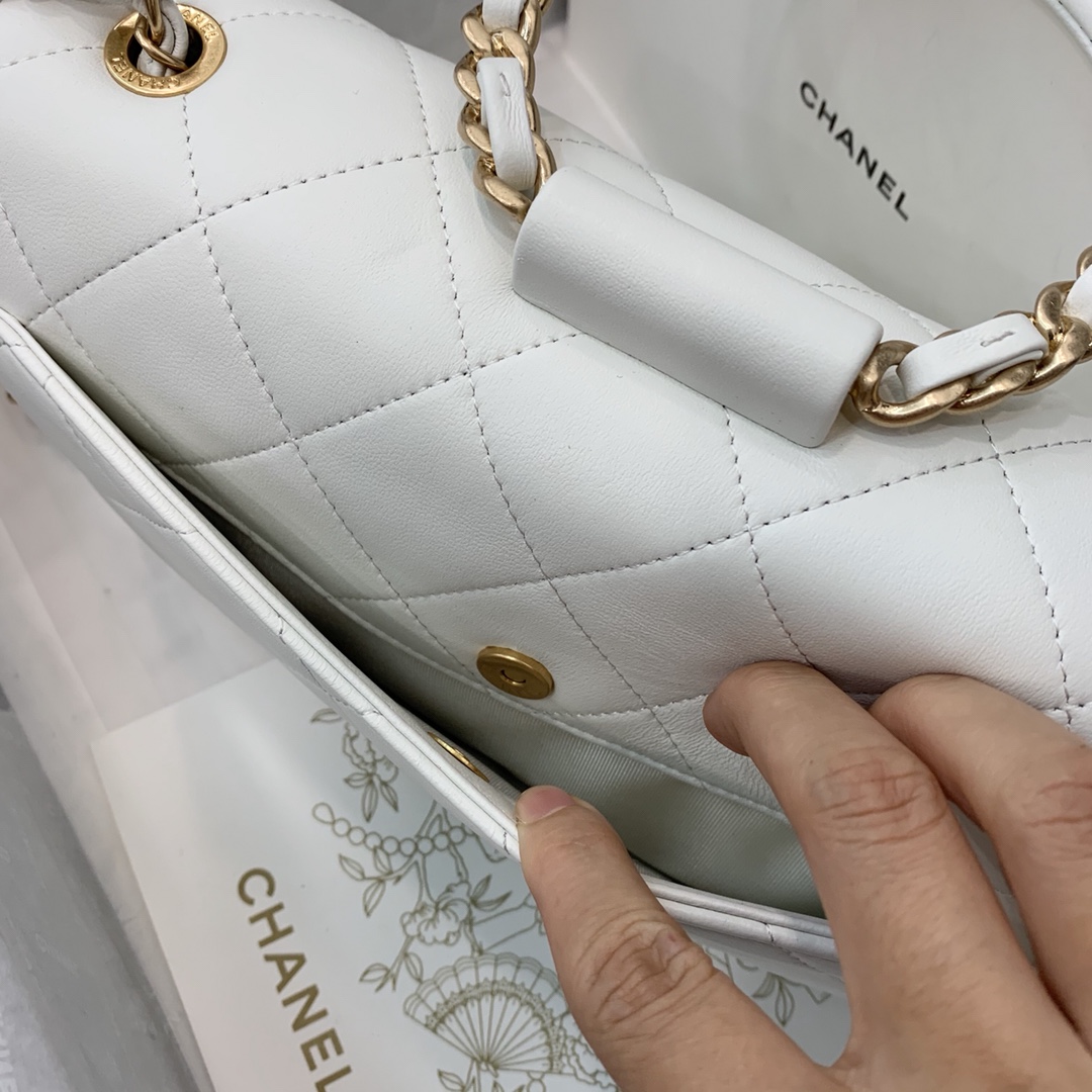 AS1358 flap bag, Lambskin & Gold Metal, CHANEL