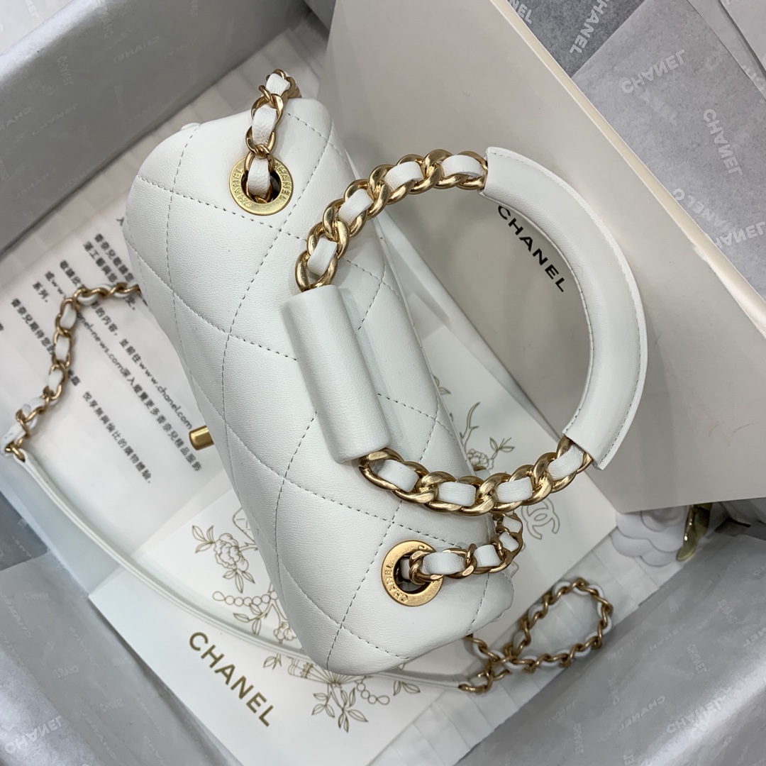AS1357 small flap bag, Lambskin & Gold Metal CHANEL