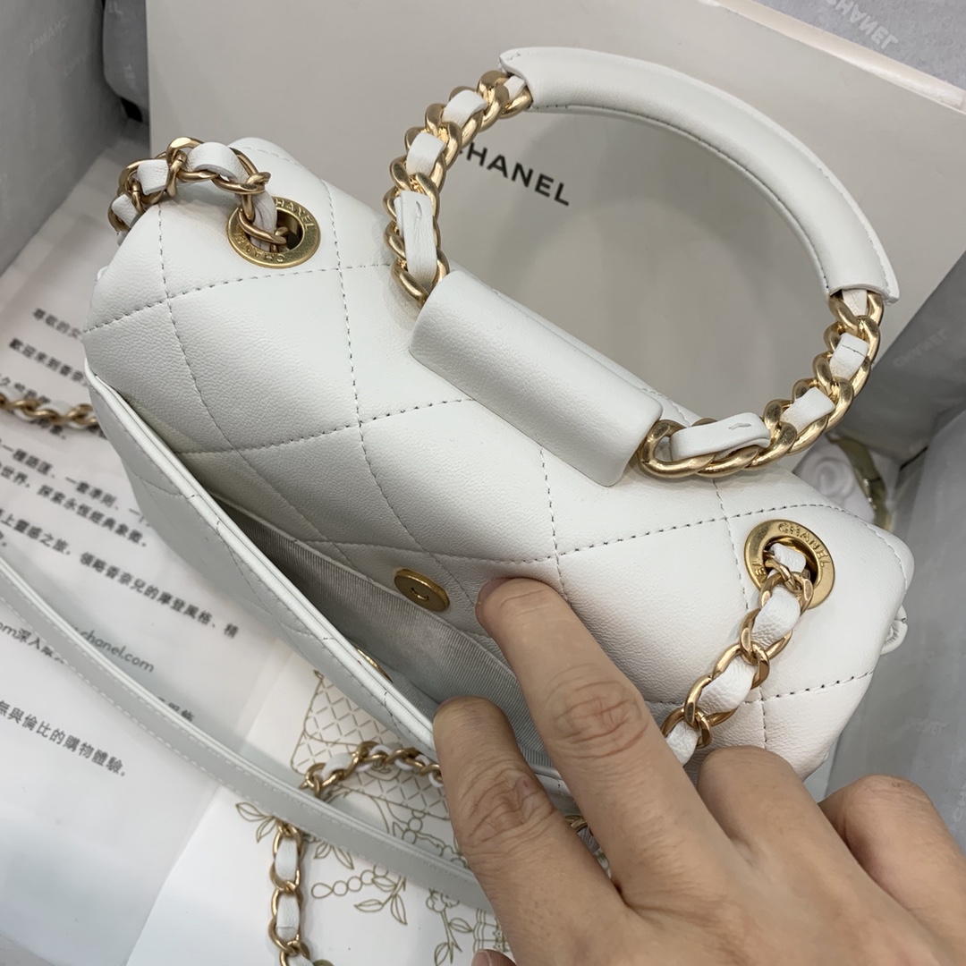 AS1357 small flap bag, Lambskin & Gold Metal CHANEL
