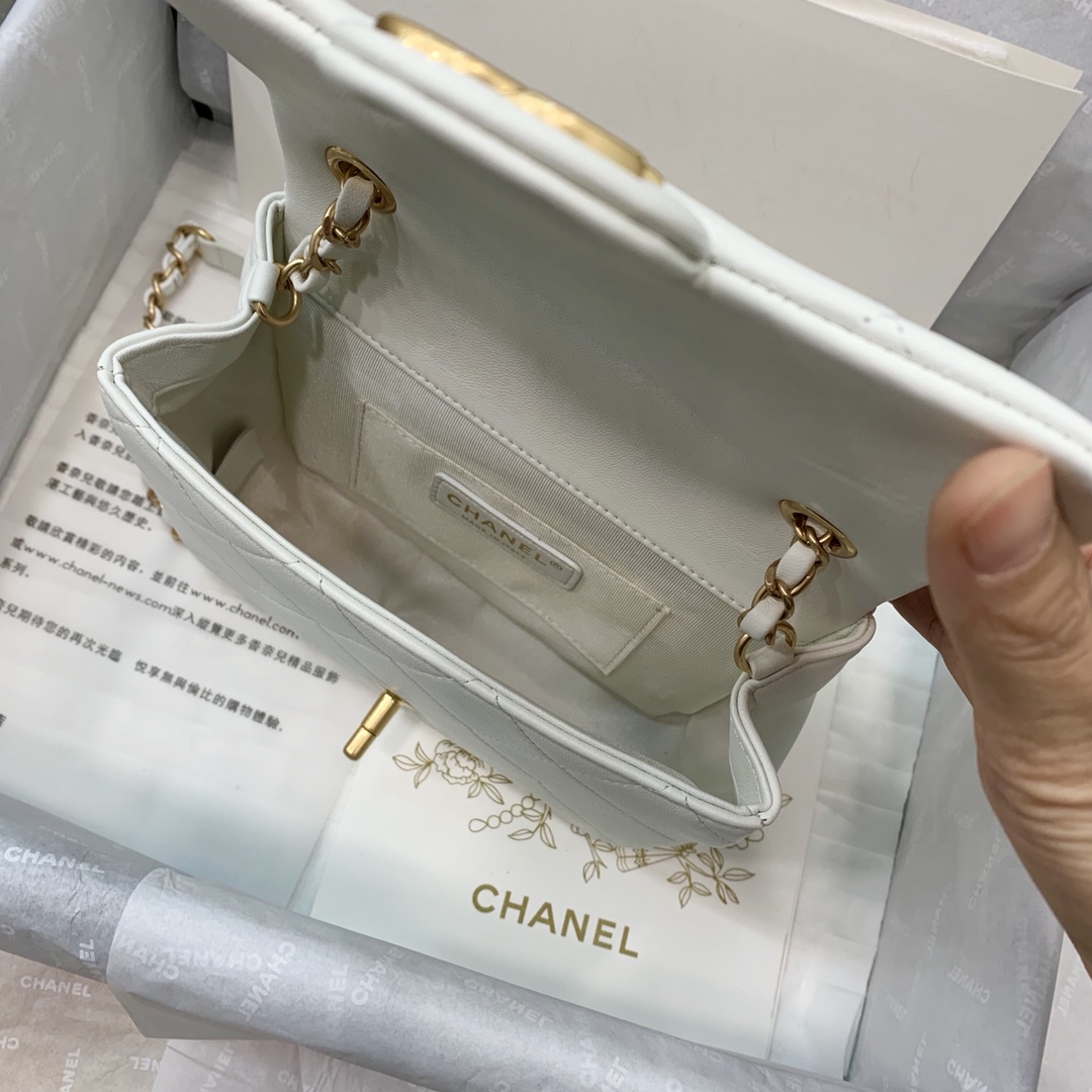 AS1357 small flap bag, Lambskin & Gold Metal CHANEL