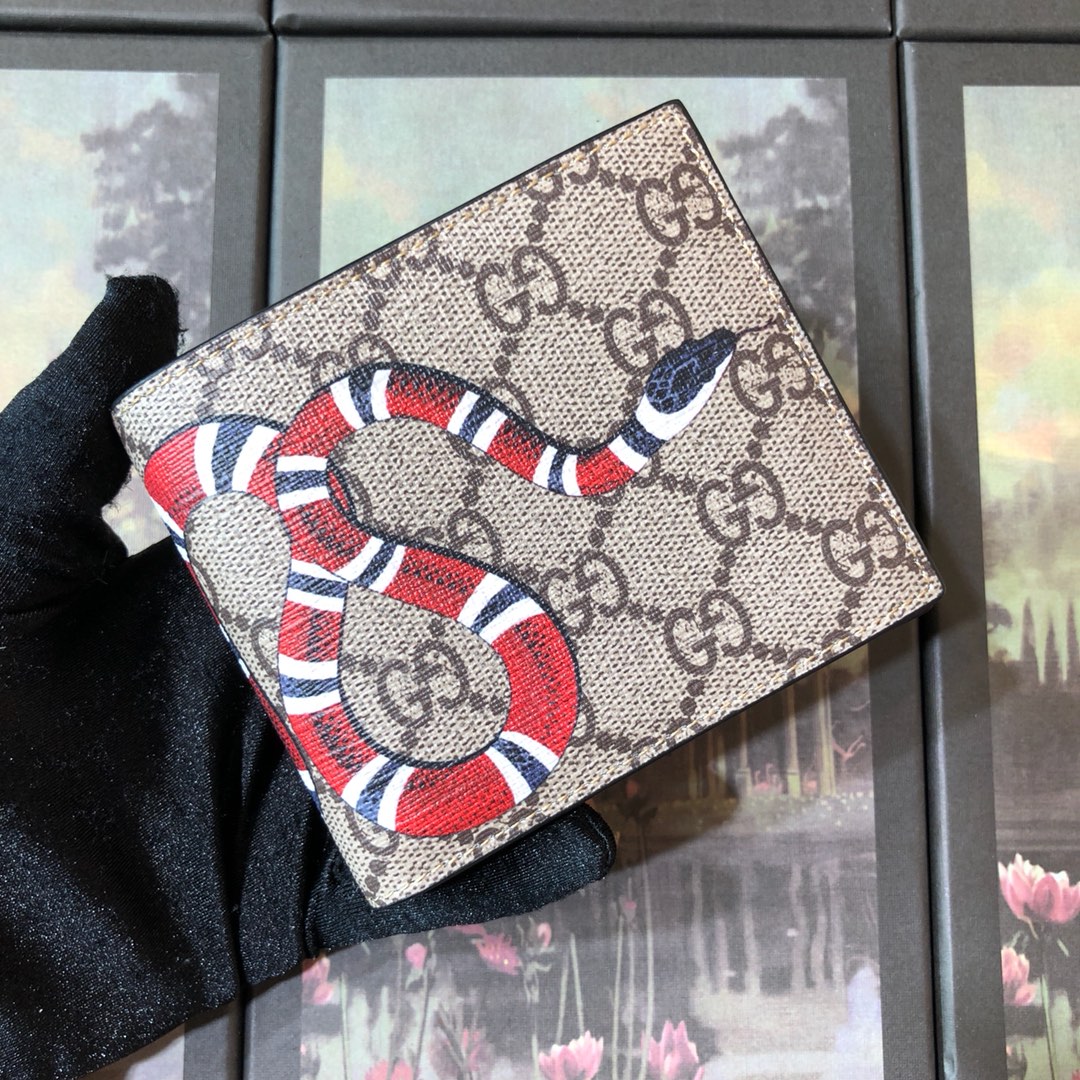 451268 Gucci Kingsnake print GG Supreme wallet