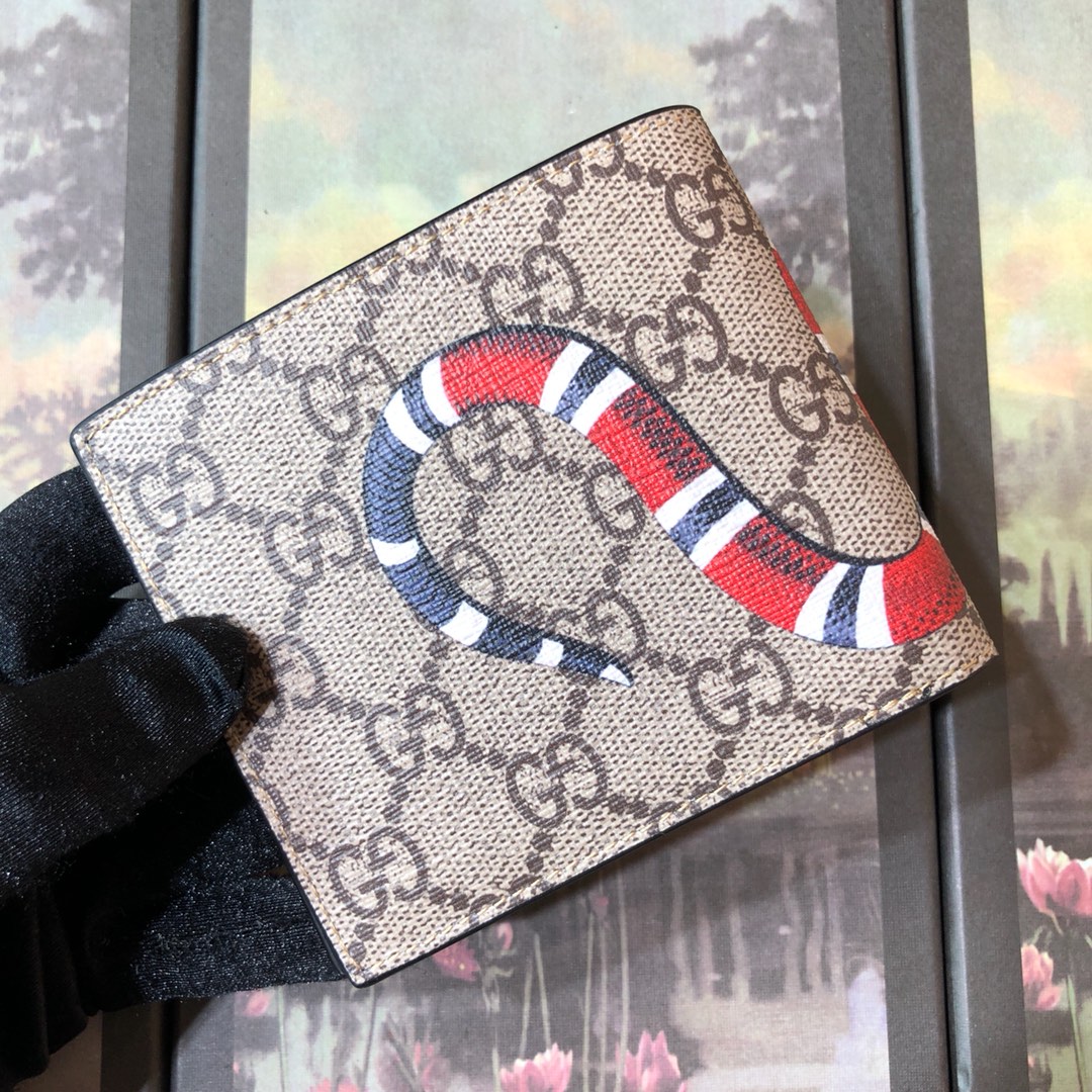 451268 Gucci Kingsnake print GG Supreme wallet