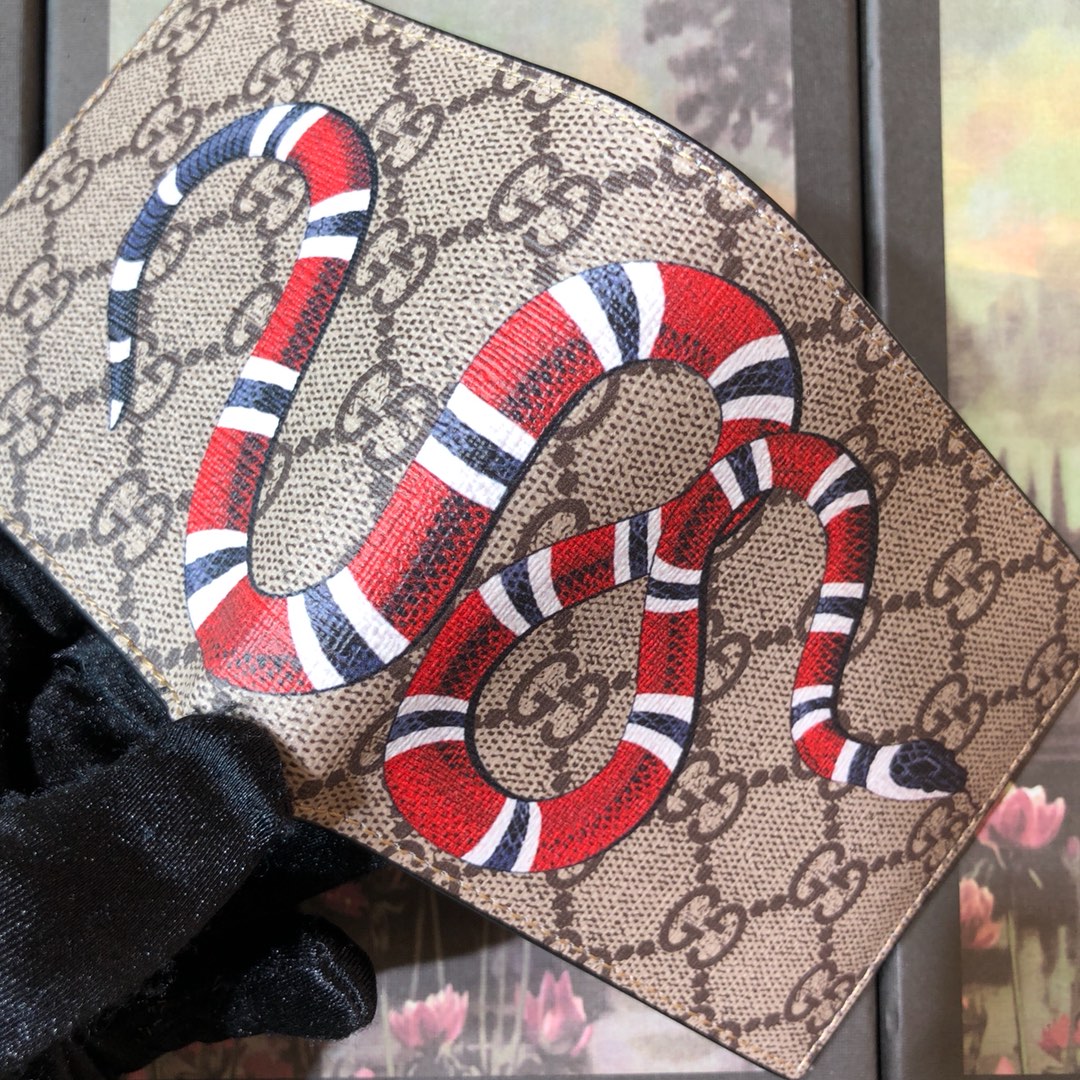 451268 Gucci Kingsnake print GG Supreme wallet