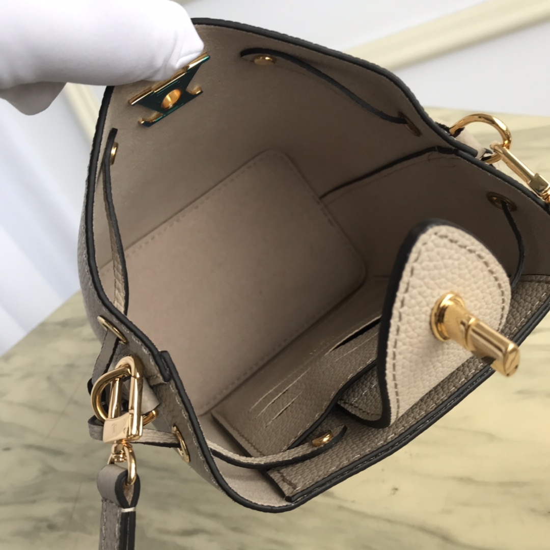 M69205 NANO LOCKME BUCKET, Louis Vuitton LV