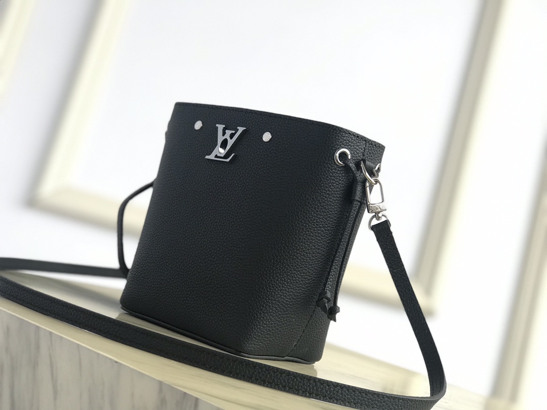 M68709 NANO LOCKME BUCKET, Louis Vuitton LV