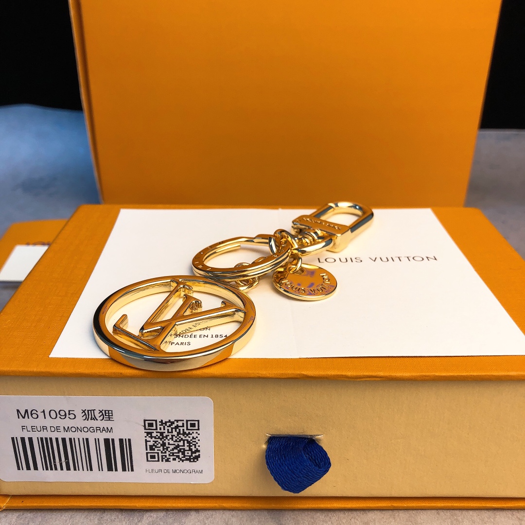 M68000 LV CIRCLE BAG CHARM & KEY HOLDER, Louis Vuitton LV, key chain