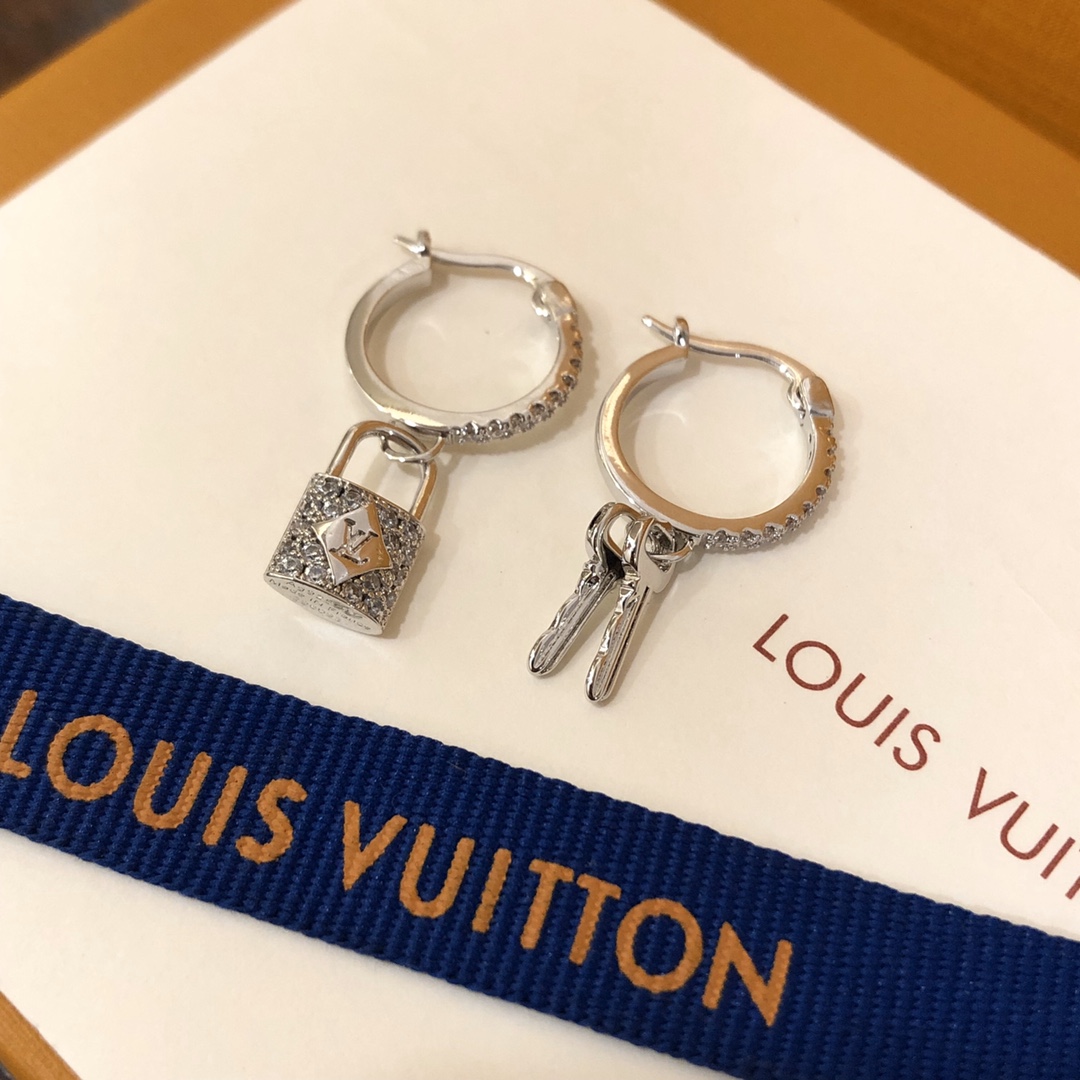 Earrings & Ear Stud, Louis Vuitton LV