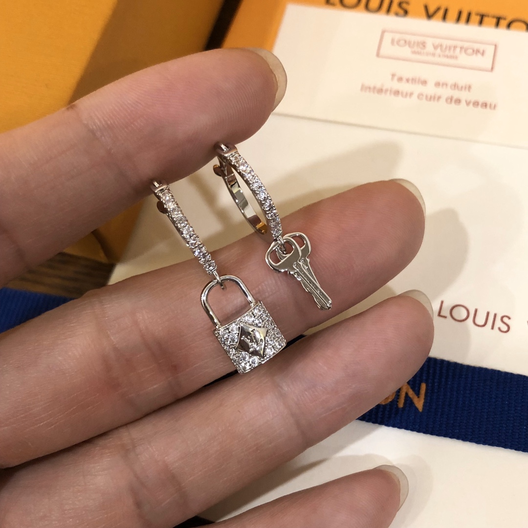 Earrings & Ear Stud, Louis Vuitton LV