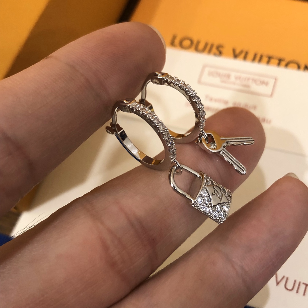 Earrings & Ear Stud, Louis Vuitton LV