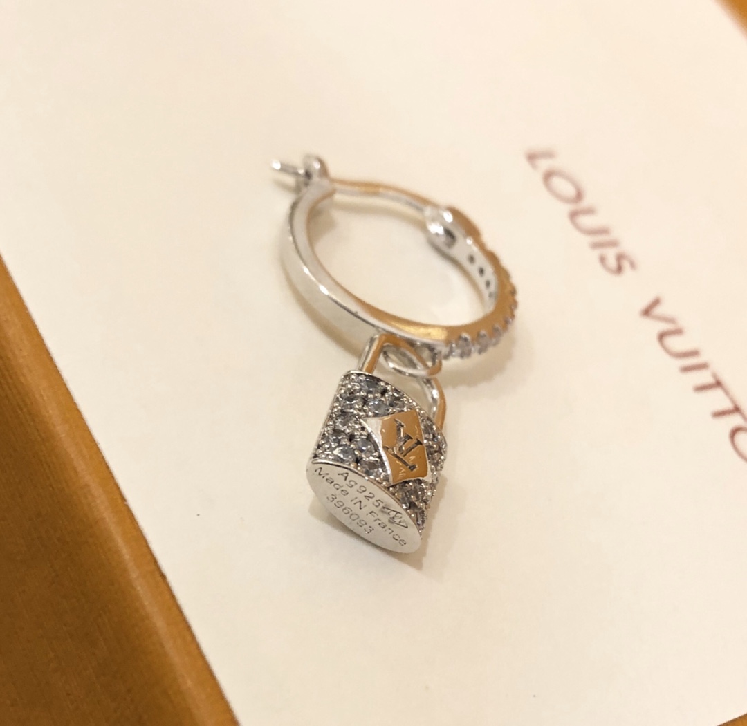 Earrings & Ear Stud, Louis Vuitton LV