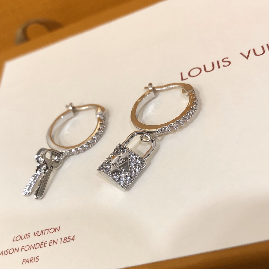 Earrings & Ear Stud, Louis Vuitton LV