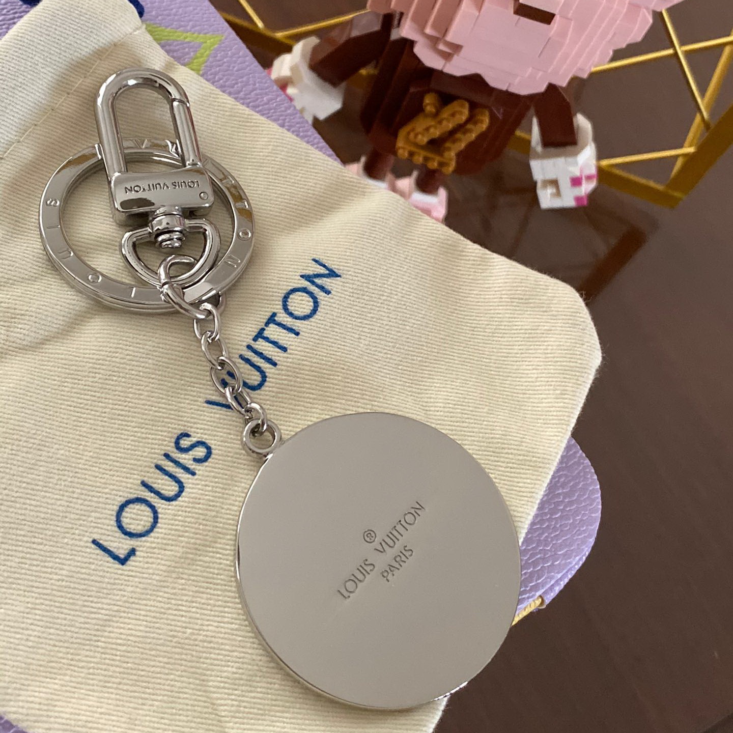 M68464 LV CIRCLE STRASS BAG CHARM AND KEY HOLDER, Louis Vuitton LV, key chain