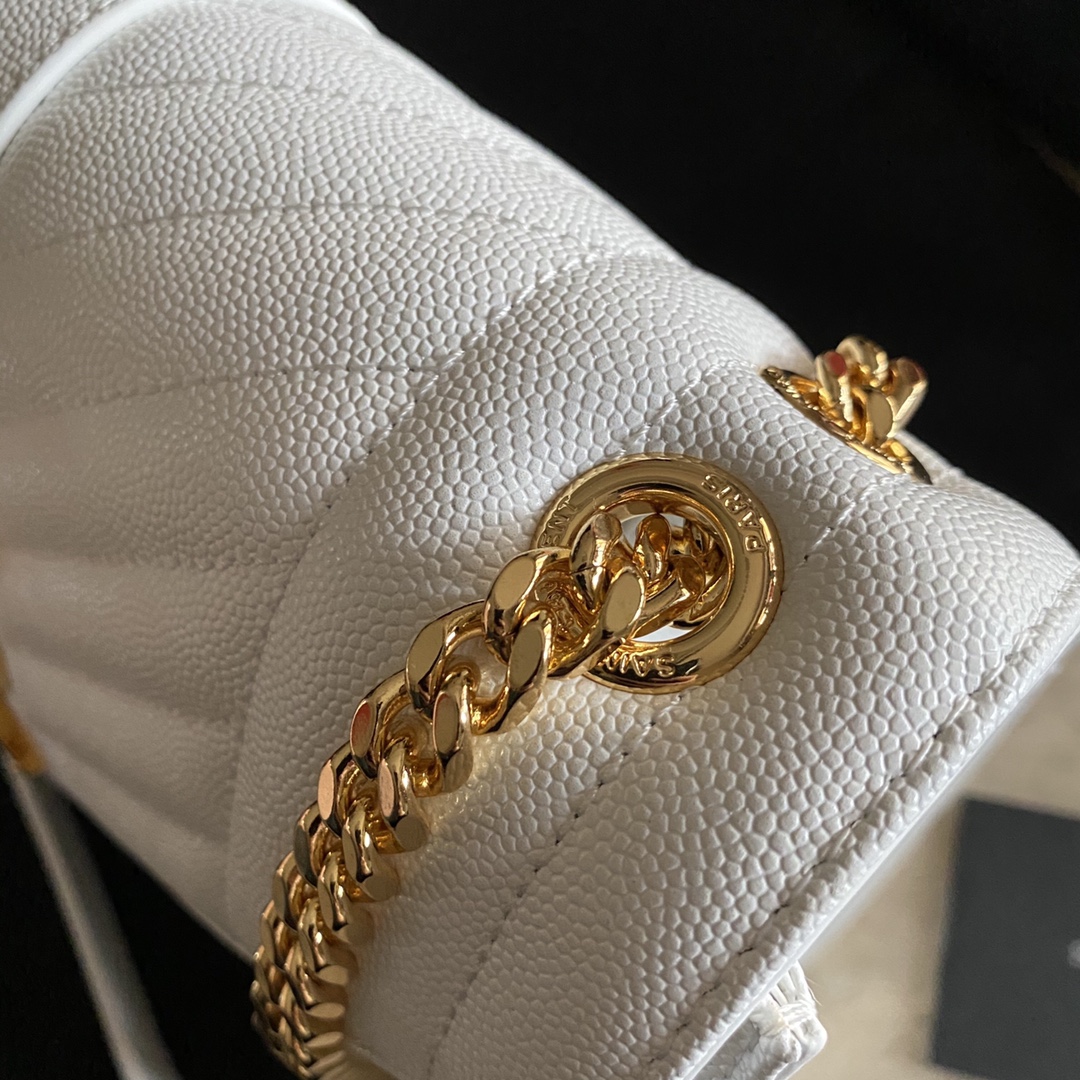 487206 ENVELOPE MEDIUM BAG IN GRAIN DE POUDRE EMBOSSED LEATHER, YSL Saint Laurent