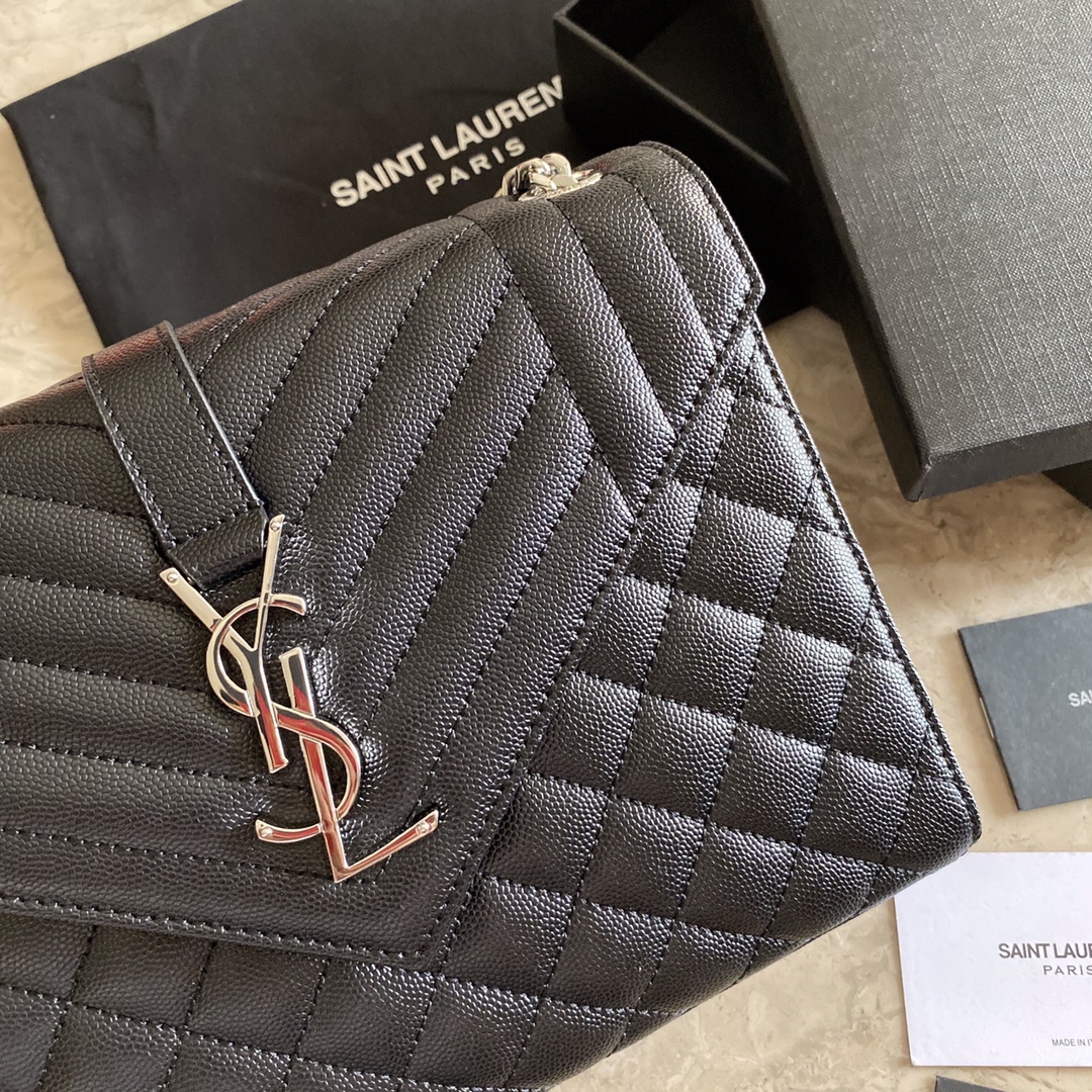 487206 ENVELOPE MEDIUM BAG IN GRAIN DE POUDRE EMBOSSED LEATHER, YSL Saint Laurent