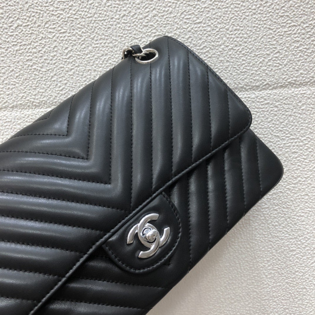 A01112  classic handbag, chanel bags