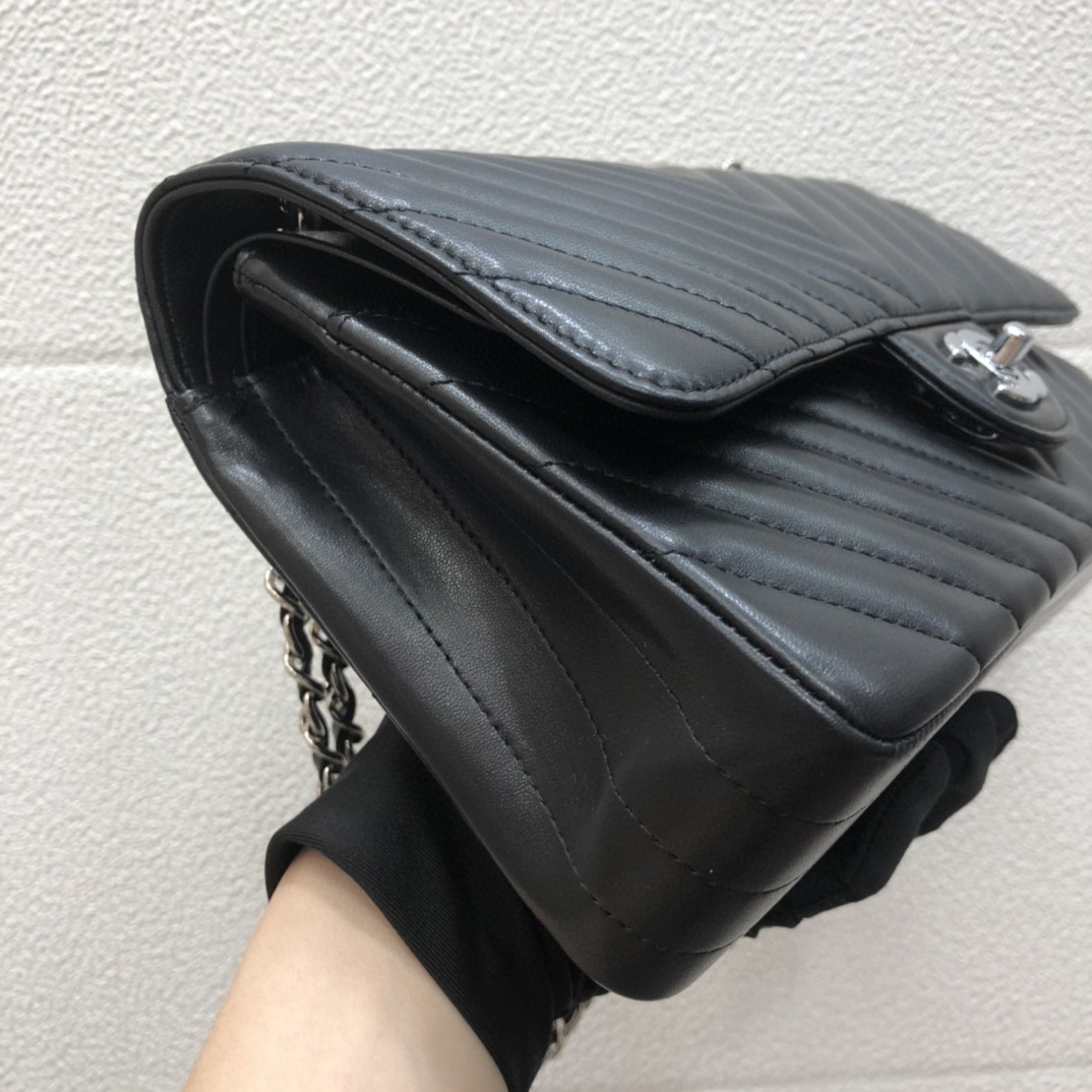 A01112  classic handbag, chanel bags