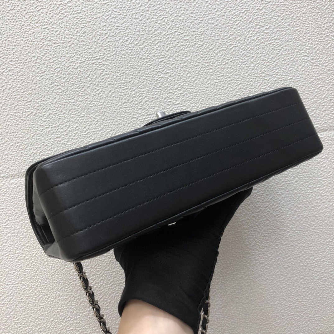 A01112  classic handbag, chanel bags