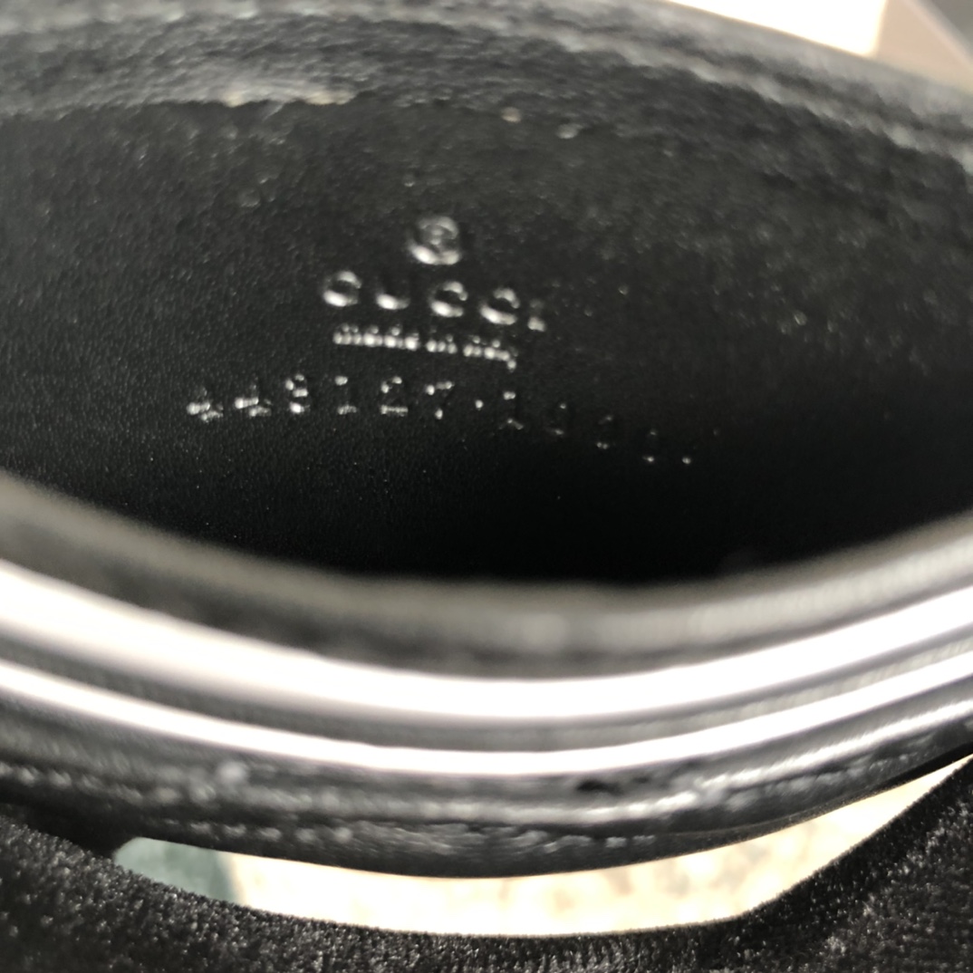 ‎443127 Gucci Signature leather card case