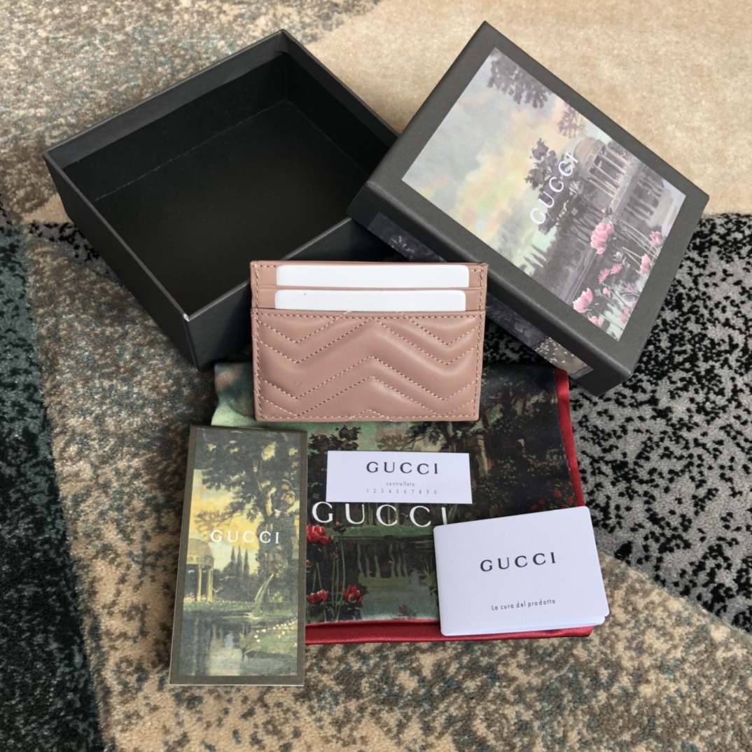 ‎443127 Gucci Signature leather card case