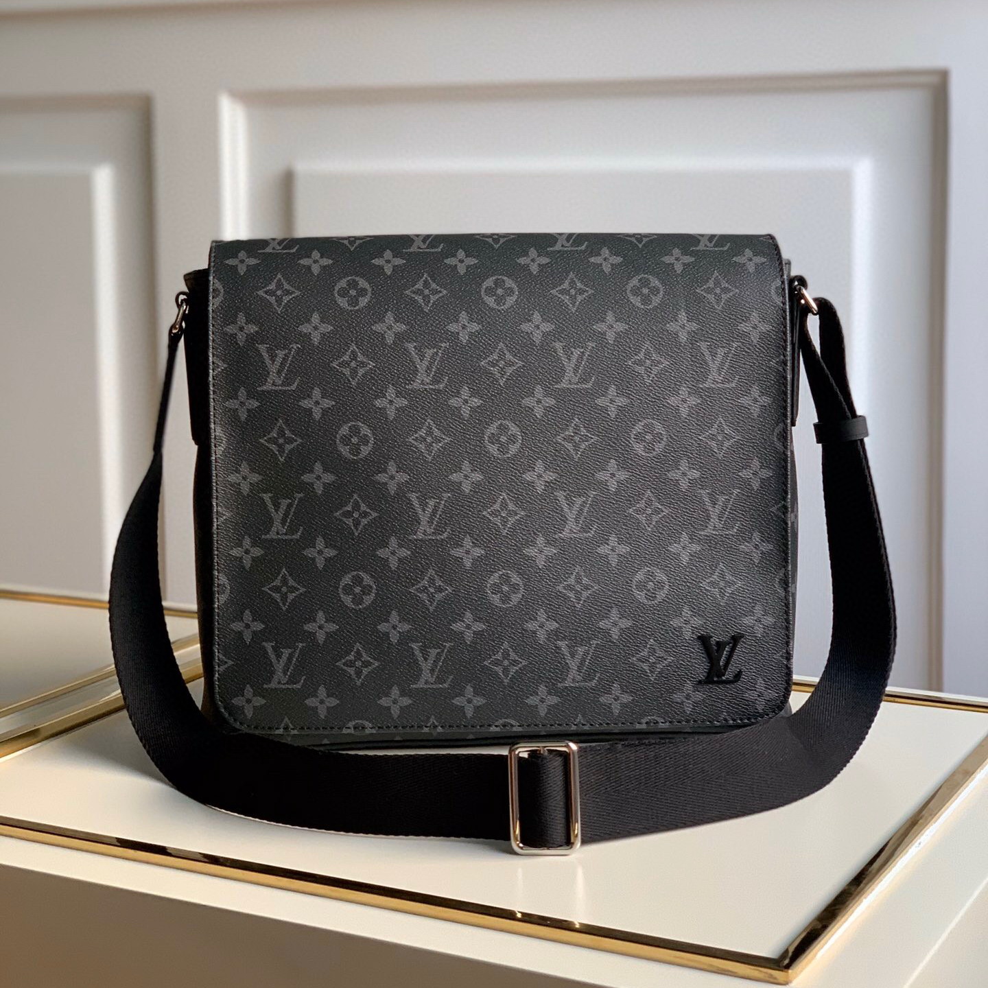 M44001 DISTRICT MM, Louis Vuitton LV Handbag