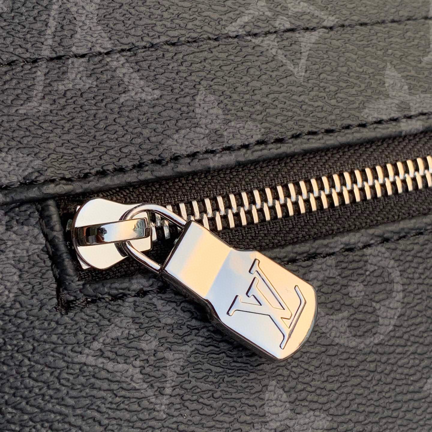 M44001 DISTRICT MM, Louis Vuitton LV Handbag