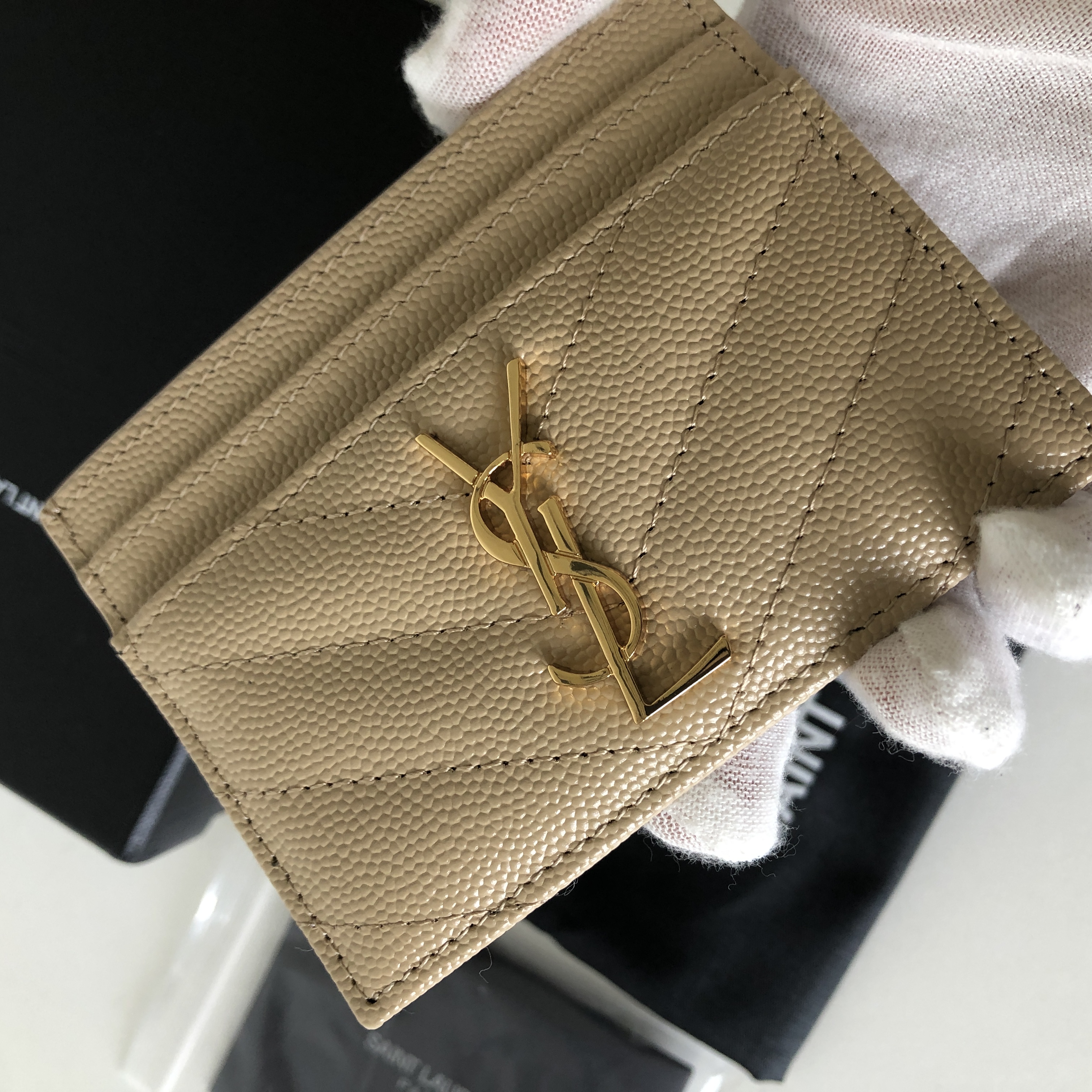 YSL Saint Laurent, 423291, MONOGRAM CREDIT CARD CASE IN GRAIN DE POUDRE TEXTURED MATELASSÉ LEATHER