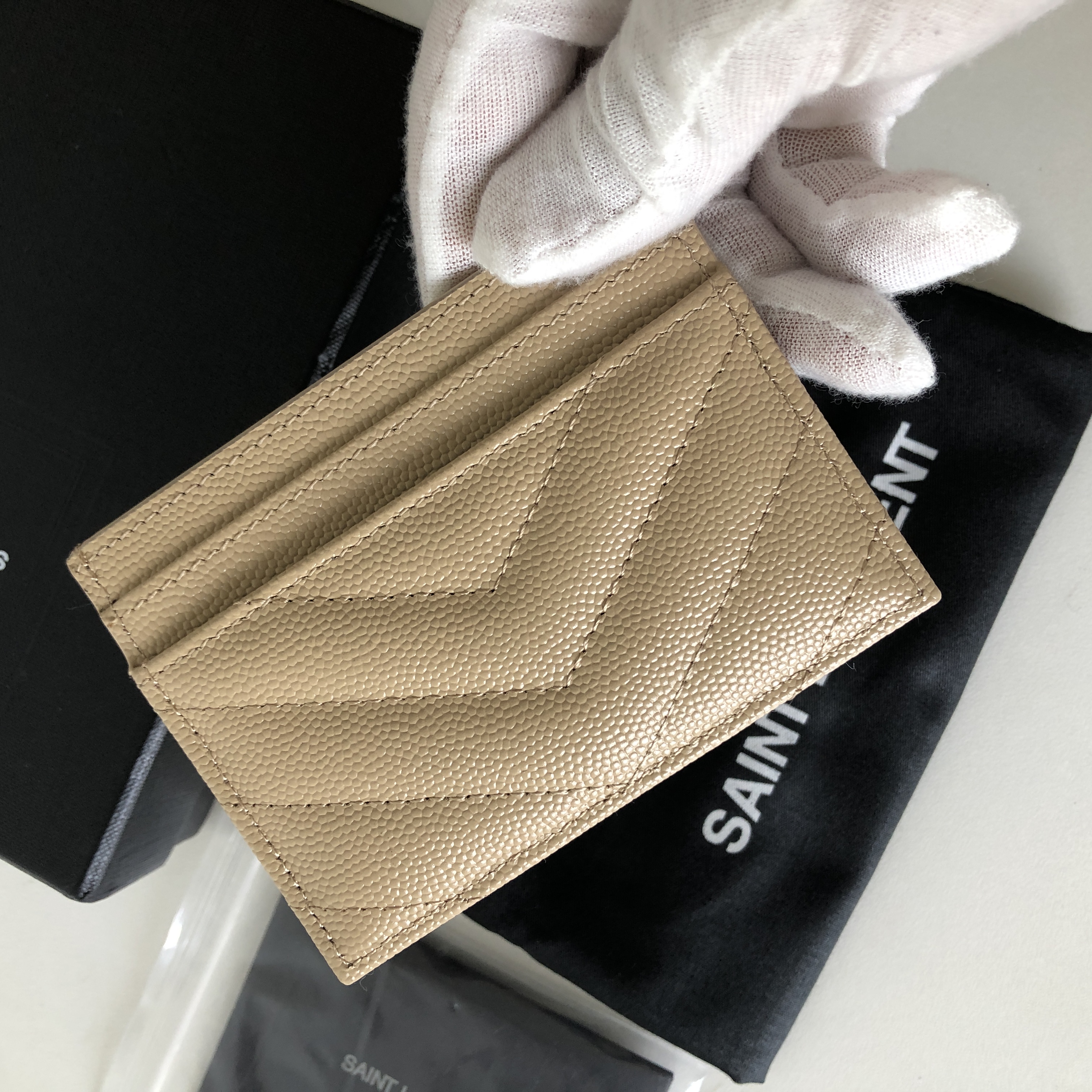 YSL Saint Laurent, 423291, MONOGRAM CREDIT CARD CASE IN GRAIN DE POUDRE TEXTURED MATELASSÉ LEATHER