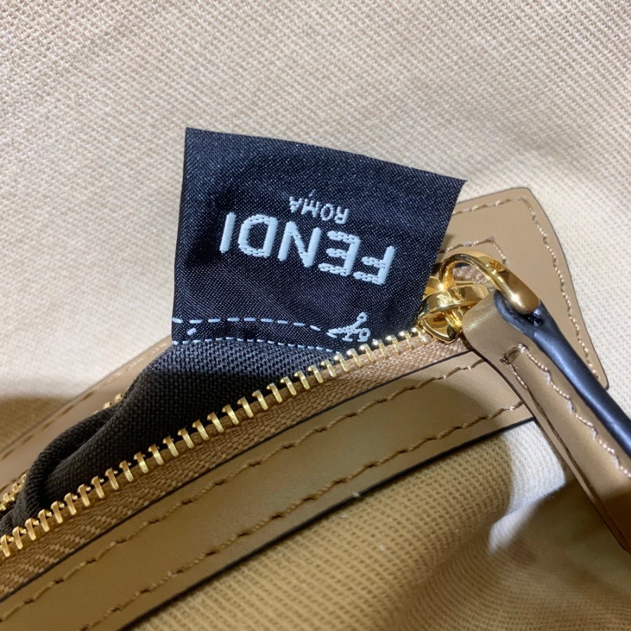 BAGUETTE , FENDI Natural straw bag