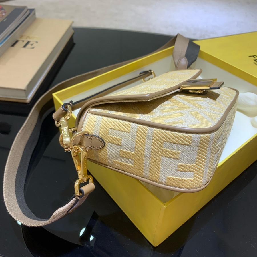 BAGUETTE , FENDI Natural straw bag