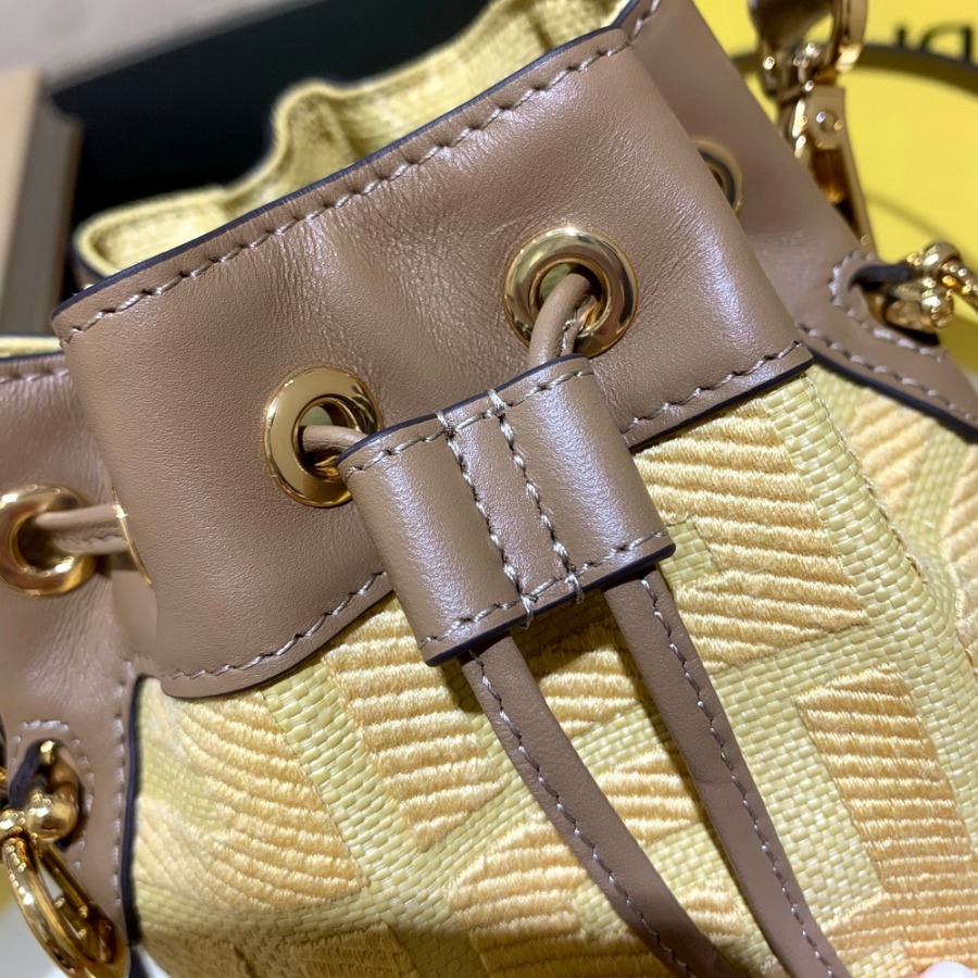 MON TRESOR, Fendi Beige raffia mini bag