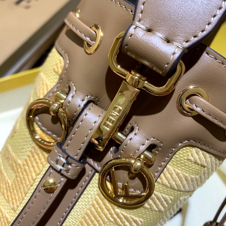 MON TRESOR, Fendi Beige raffia mini bag