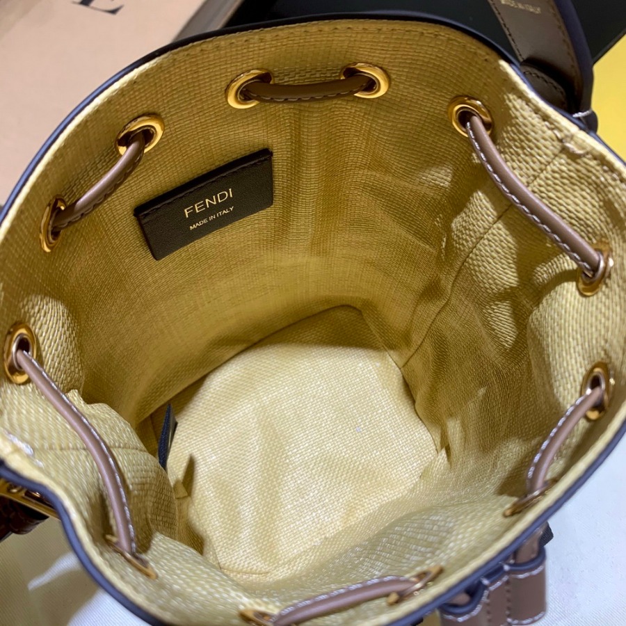 MON TRESOR, Fendi Beige raffia mini bag