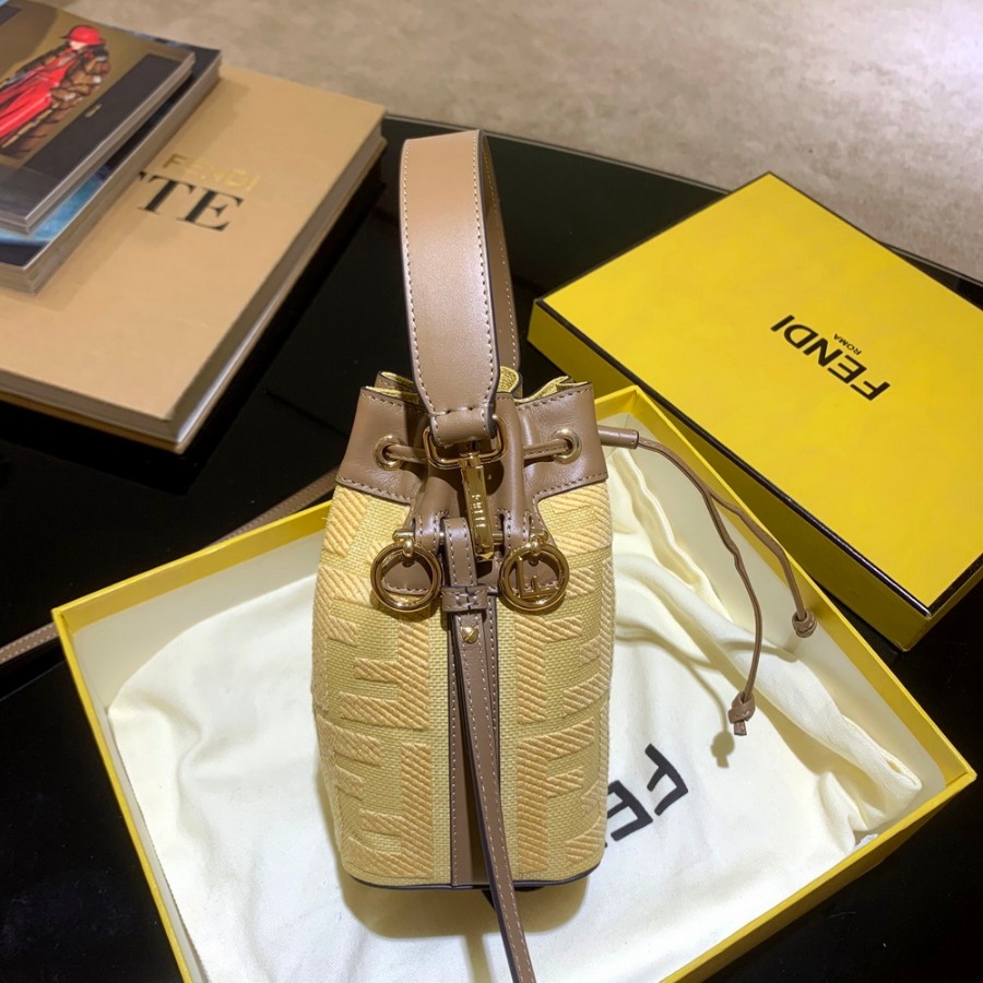MON TRESOR, Fendi Beige raffia mini bag