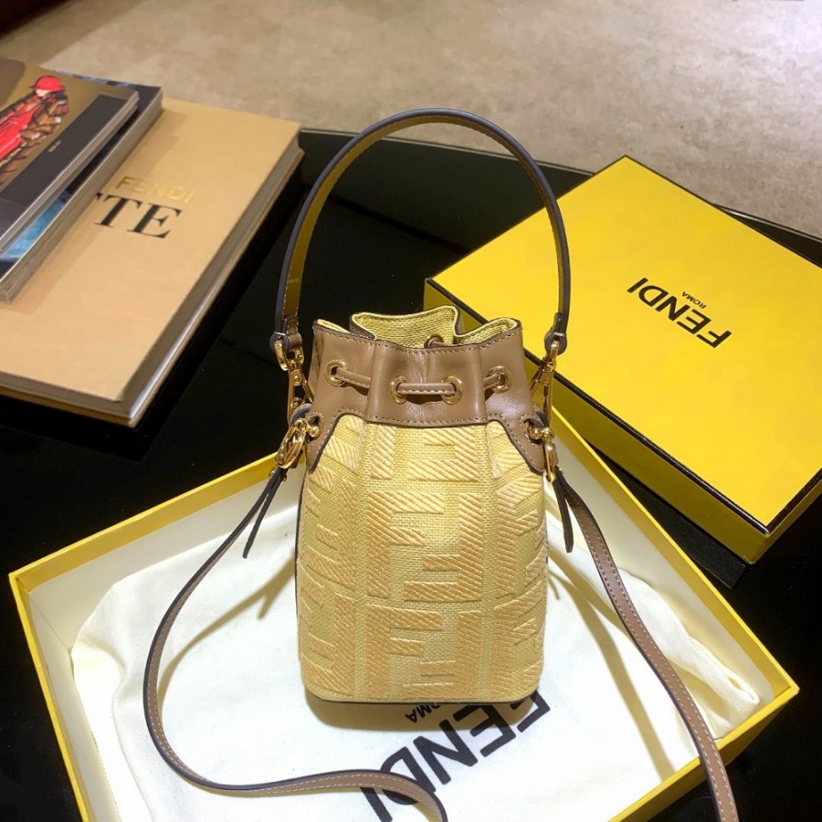 MON TRESOR, Fendi Beige raffia mini bag