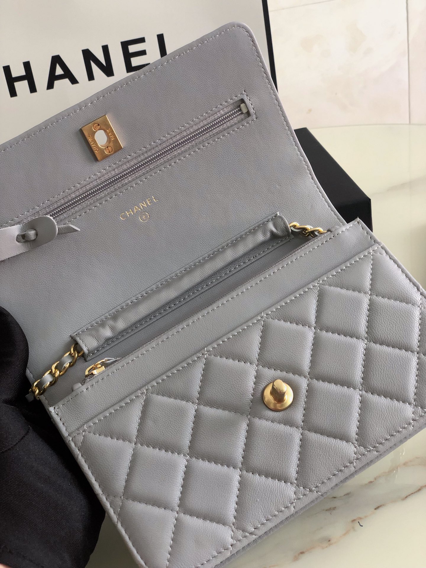 AP1450 wallet on chain, Chanel Bag